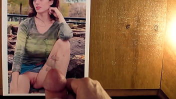 upskirt no panties jerk off