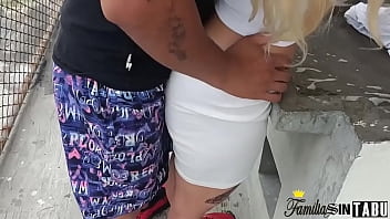 mujer drogada se la cojen