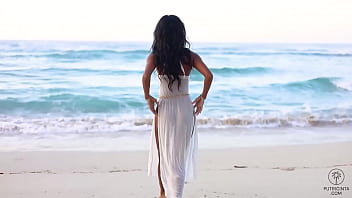 bunga cinta lestari nude