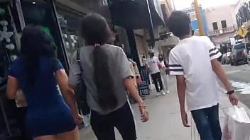 gostosa en minifalda