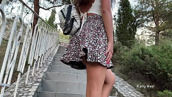 walk in town with shot skart no panties