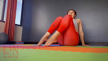 jenny scordamaglia in yoga naked